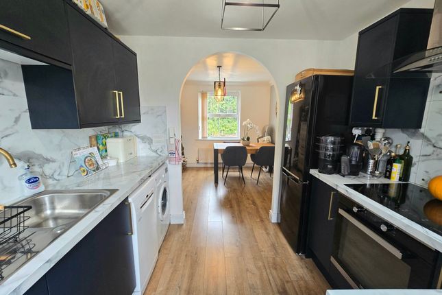 9 Underwood Place, Bridgend photo 3