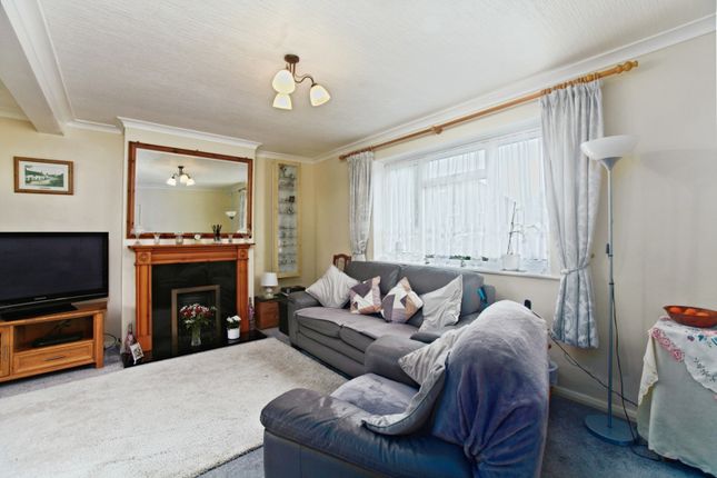 41, Wentworth Way, Surrey photo 2