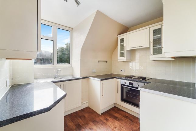 8a, Eastgate, Banstead photo 2