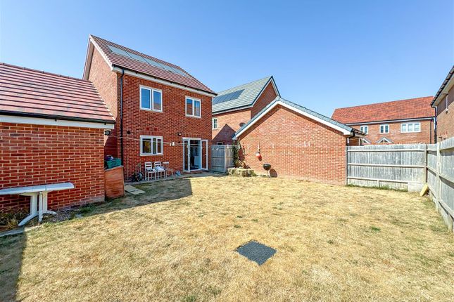 54, Linseed Way, Arundel photo 3