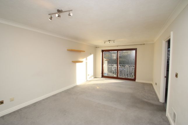 15, Croydon photo 2