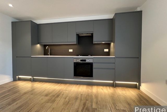 4, 77, Brent Street, London photo 4