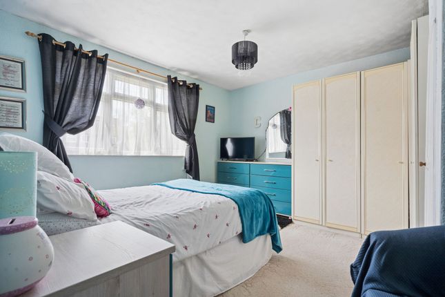 29 Muirfield Road, Watford photo 4