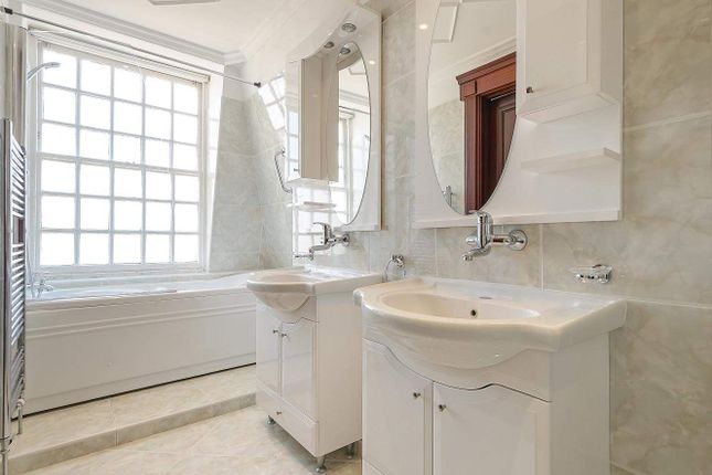 Flat for sale in St. Johns Wood High Street, London