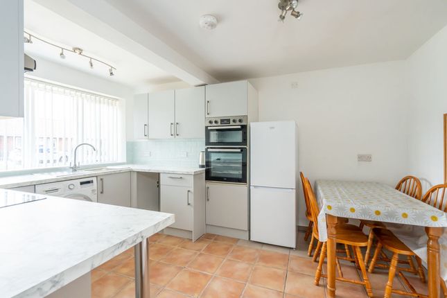 10, Ivy Crescent, Bognor Regis photo 4