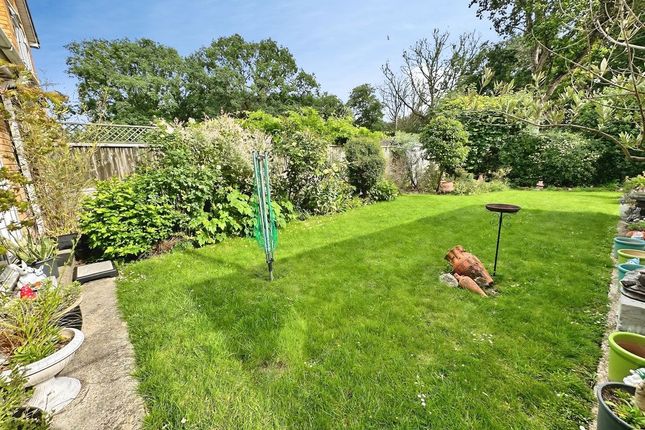 30, Toppesfield Avenue, Wickford photo 2