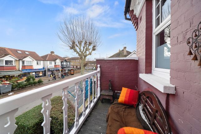 2 FF, Hamilton Road, London photo 2