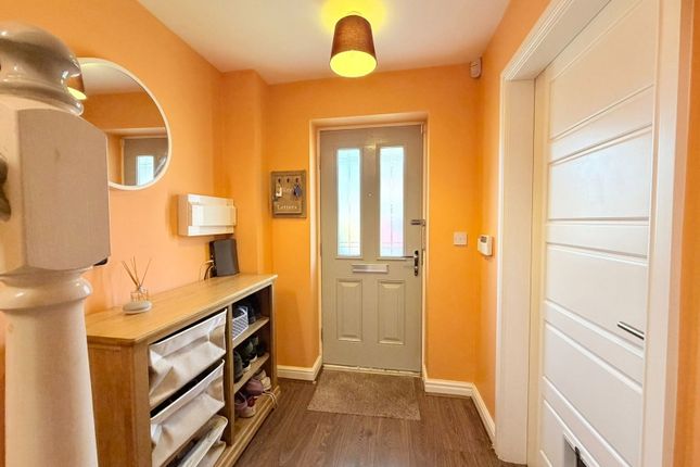 22, Rowan Crescent, Hyde photo 3