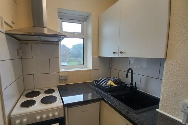 8, Paignton photo 3