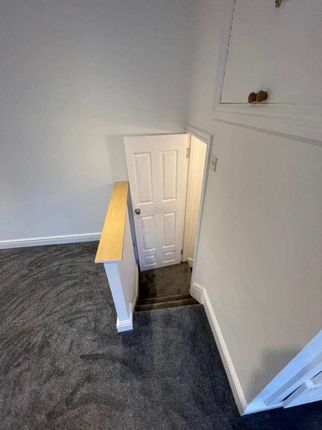 29 Whitehorse Road, Croydon photo 3