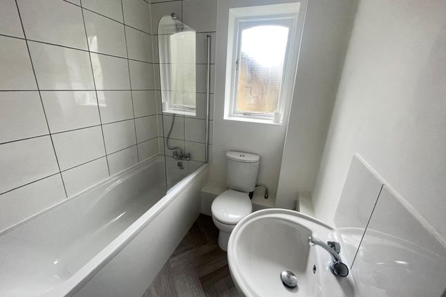 Flat 14, Avondale Court, London photo 5