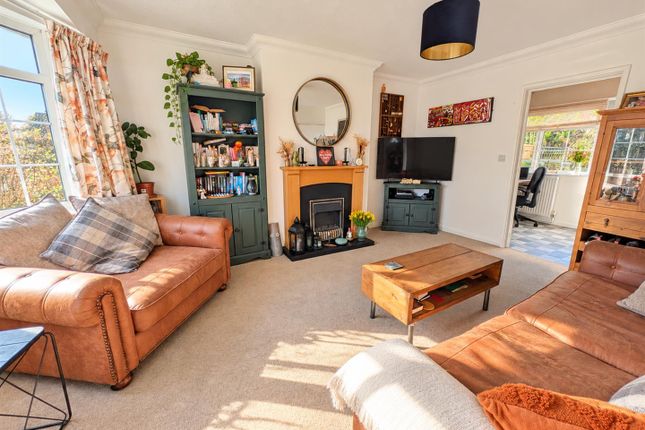 12, Larnach Close, Uckfield photo 4
