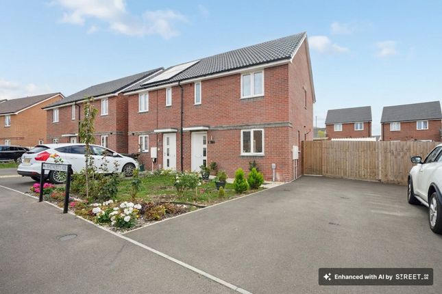 3-bed semi-detached on 22 Whitworth Way, Wantage, £325,000