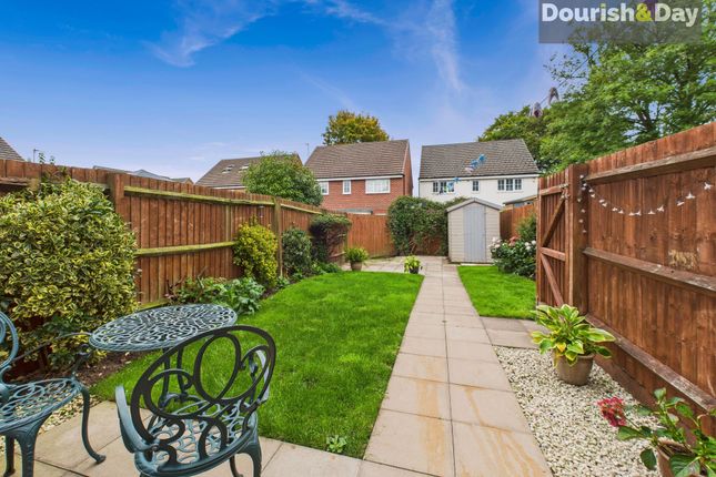 6 Hollingworth Close, Stone photo 4