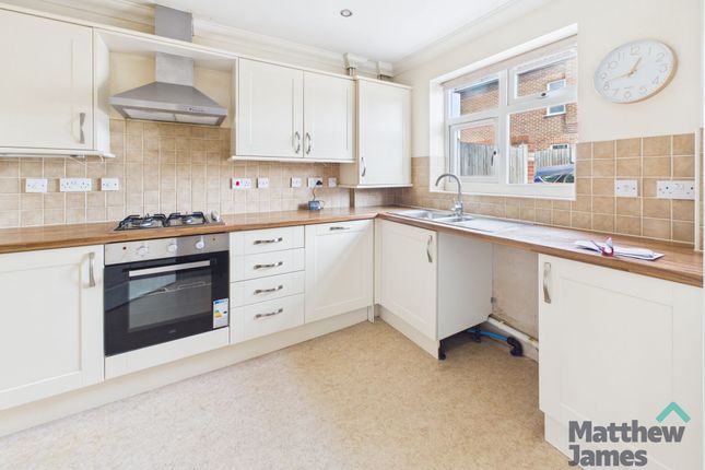 1 Harwich Grove, Colchester photo 2