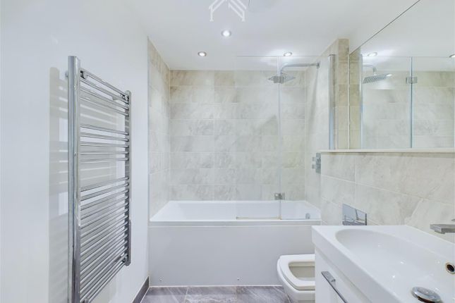 8384, London Road, Staines-Upon-Thames photo 5