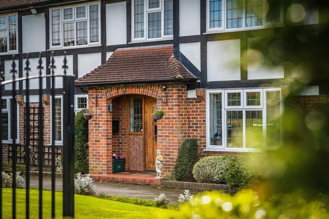 22, Golf Side, South Cheam photo 5