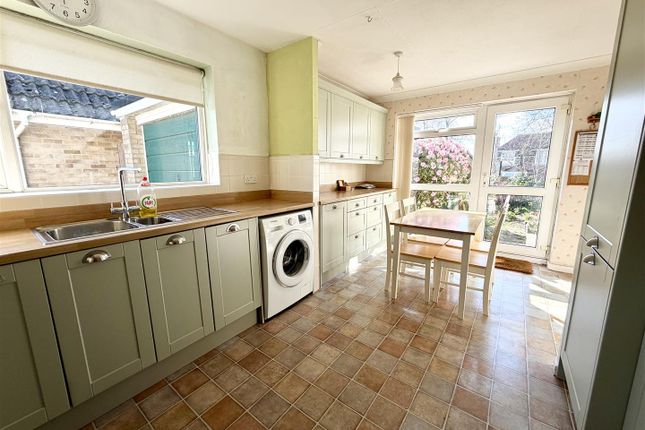 9, Vineyard Close, Poole photo 3