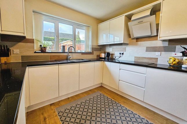 42, St. Davids Way, Knypersley photo 4