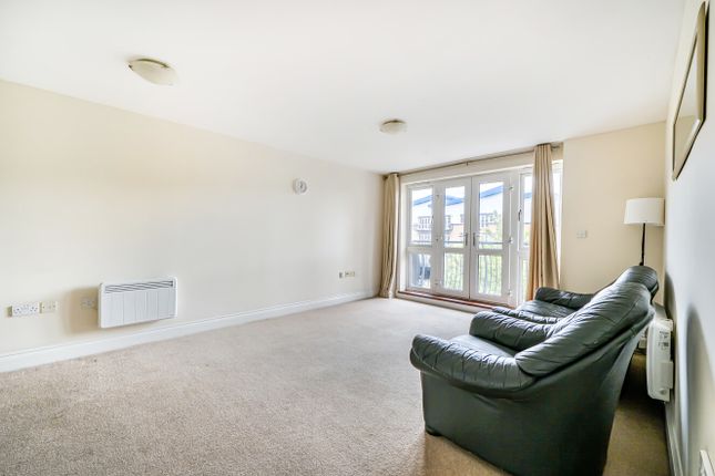 66, Luscinia View, Reading photo 3