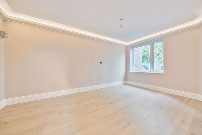 Thumbnail Terraced house for sale in Selcroft Road, Purley