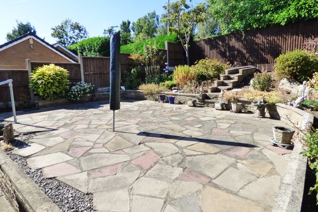 8, Hare Farm Avenue, Leeds photo 2