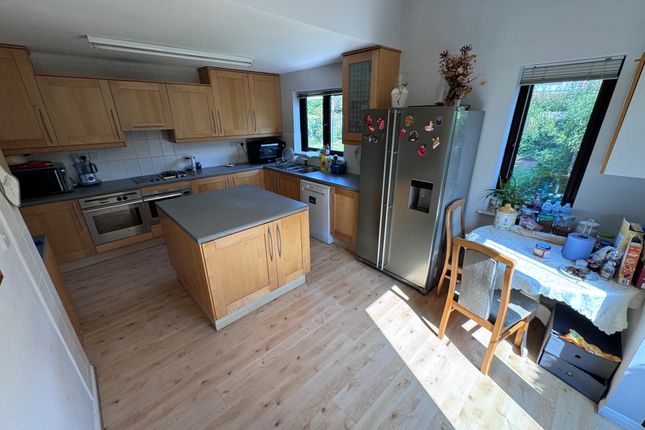 9, WARWICK photo 5