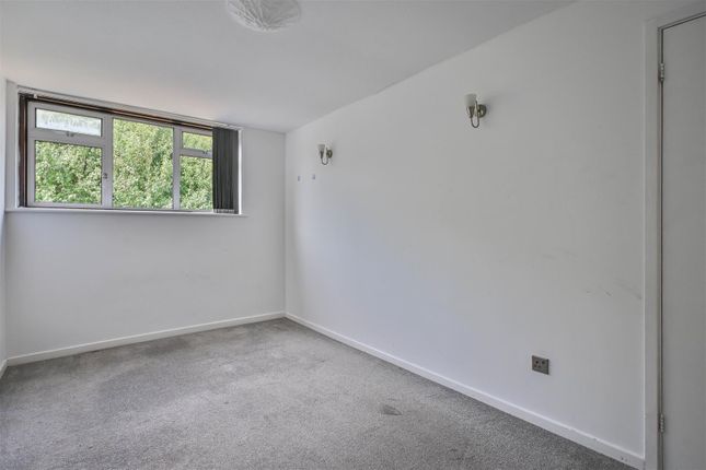 1, Sawyers Hall Lane, Brentwood photo 4