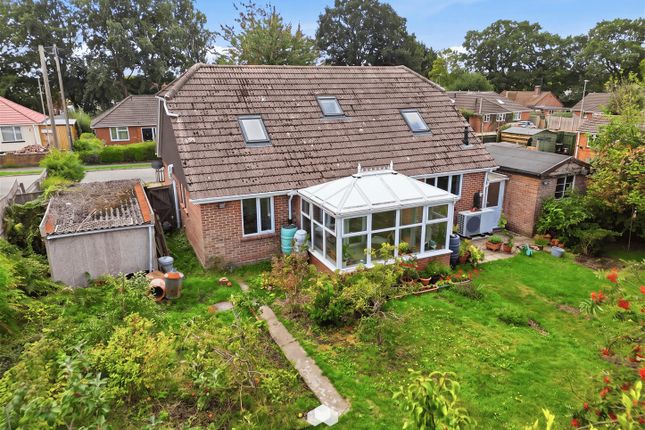 27, Fryers Copse, Wimborne photo 2