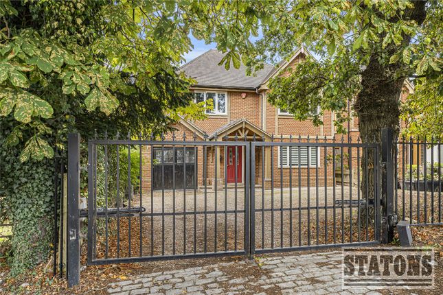 126, Cuffley Hill, Goffs Oak photo 2