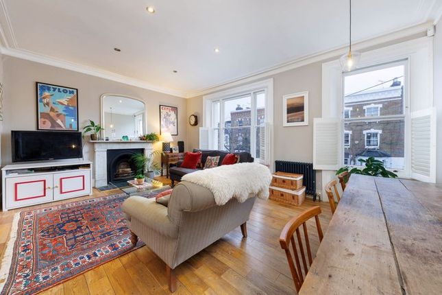Terraced house for sale in Oaklands Grove, London