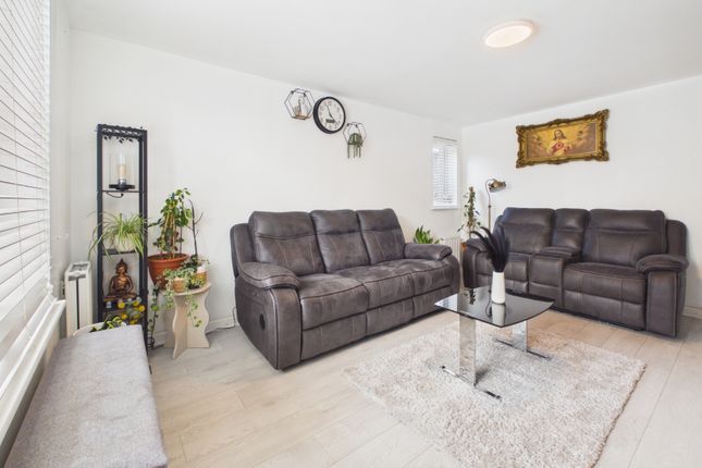 51, Clarence Crescent, Clydebank photo 4