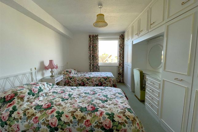 Flat for sale in Charminster, Craneswater Park, Southsea