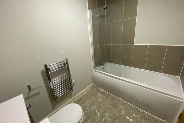 LEEDS photo 5
