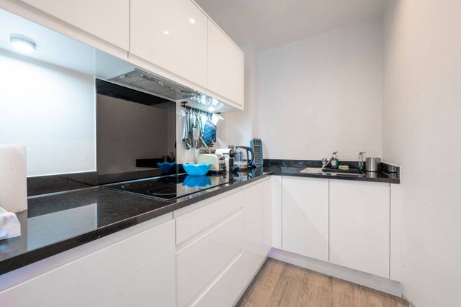 Flat to rent in Regency Heights, Park Royal, London