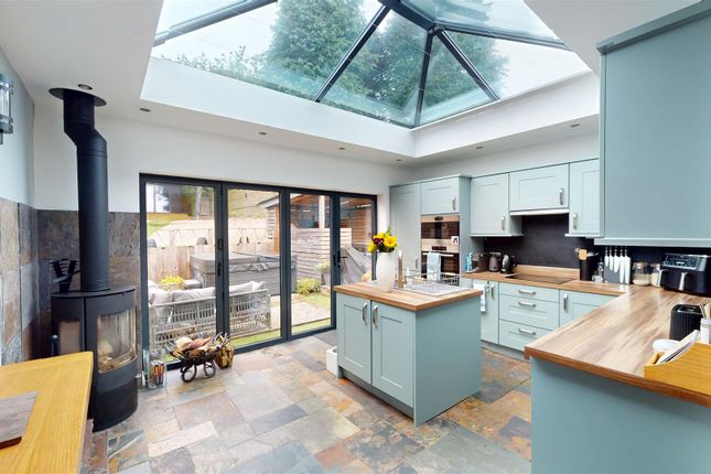 36, Reevy Avenue, Bradford photo 2
