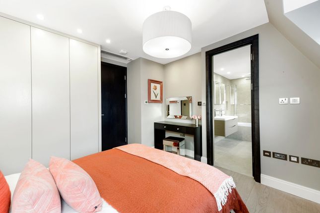 Flat to rent in Boydell Court, St. Johns Wood Park