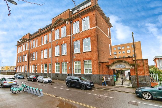 Flat for sale in Andersons Road, Southampton