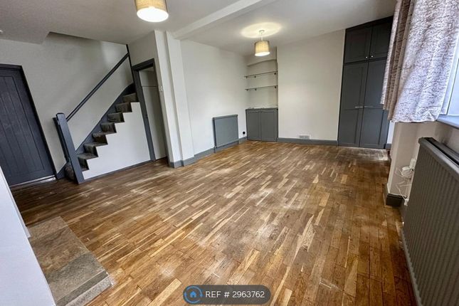 Hamilton Avenue, Cheam, Sutton photo 4