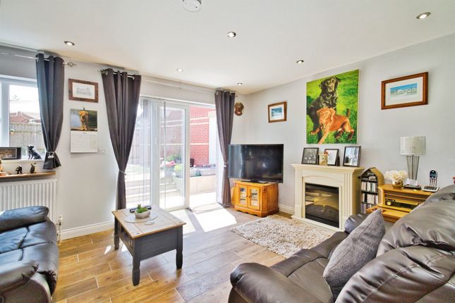 26, East Sidings Drive, Crewkerne photo 4