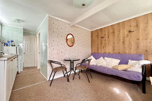 30 Hawaii Beach, Newport Road, Newport, Great Yarmouth photo 2
