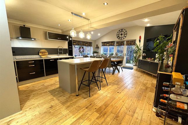 Pond View House, The Green, Selby photo 2