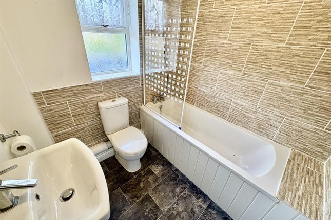 27, Jasmine Court, Peterborough photo 2