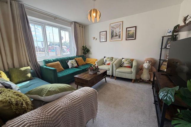 15, Marram Crescent, Northampton photo 2