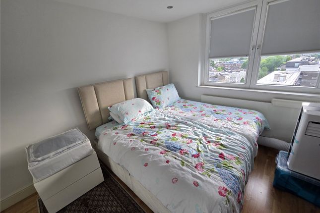 Flat 25 Campden Hill Towers, 112, Notting Hill Gate, London photo 4