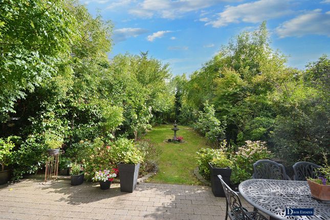 22 Hamilton Drive, Romford photo 4