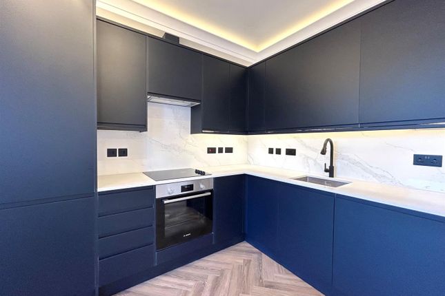 Second Floor Flat, Church Road, London photo 3