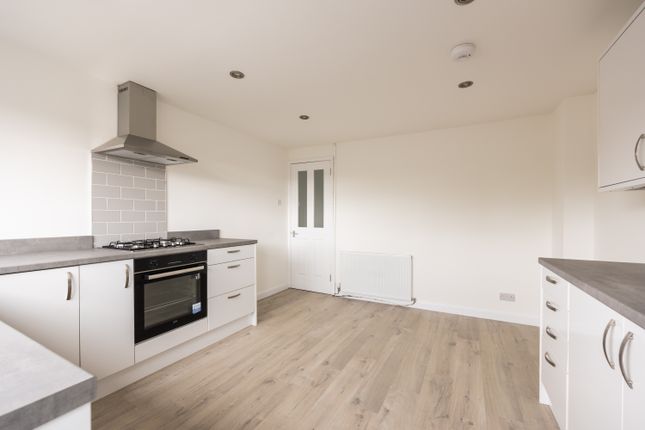 25, Waugh Path, Bonnyrigg photo 3