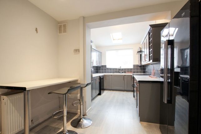 23 Sandyleaze, Gloucester photo 5