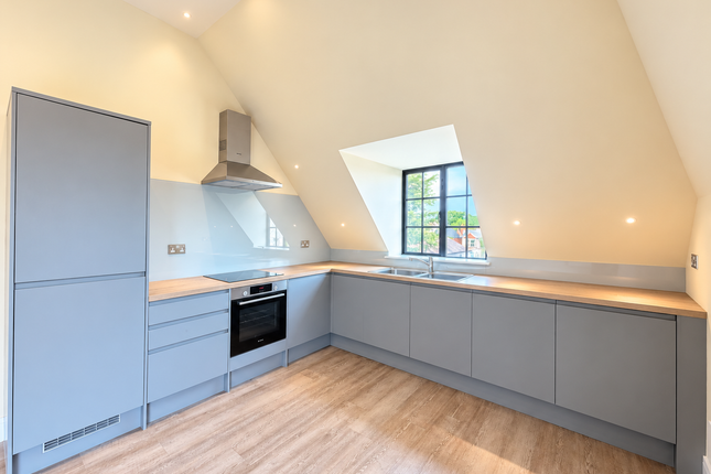 Carlyle Road, Ealing photo 3